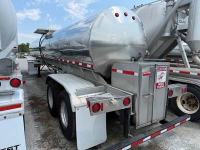 Walker 5000 GALLON - FOOD GRADE - AIR RIDE Food Grade Tanker Trailer