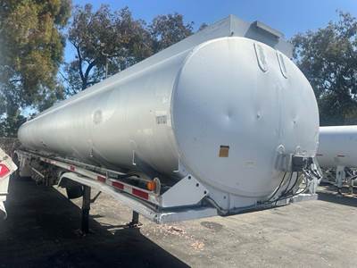 Fruehauf 9400 GALLON - 4 COMPARTMENT - IN TEST Fuel Tanker Trailer