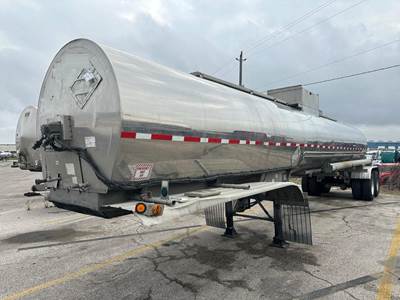 Brenner 5000 GALLON - STAINLESS - REAR DISCHARGE Non Code Tank Trailer