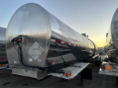 Brenner 7000 GALLON - STAINLESS - CENTER DISCHARGE Non Code Tank Trailer