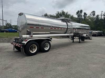 Fruehauf 7000 GALLON - STAINLESS - CENTER DISCHARGE Non Code Tank Trailer