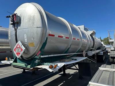 Fruehauf 8000 GALLON - STAINLESS Non Code Tank Trailer