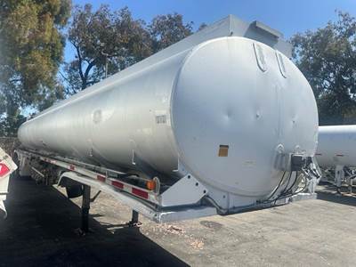 Fruehauf 9400 GALLON - 4 COMPARTMENT - IN TEST Non Code Tank Trailer