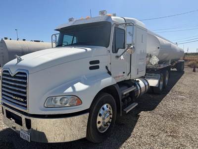 Mack Pinnacle CHU613 Sleeper Semi Truck - MP8 415HP, 13 Speed Manual
