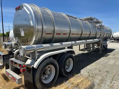 BULK 8000 GALLON - STAINLESS - AIR RIDE Waste / Sludge Tank Trailer