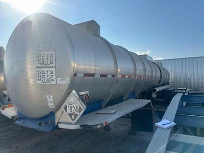 Beall 7500 GALLON - STAINLESS - CENTER DISCHARGE Waste / Sludge Tank Trailer