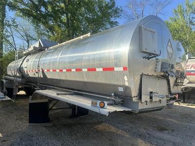 Brenner 5000 GALLON - STAINLESS - REAR DISCHARGE Waste / Sludge Tank Trailer