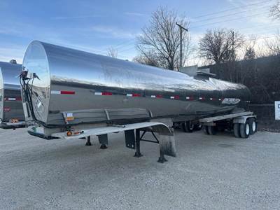 Brenner 7000 GALLON - STAINLESS - CENTER DISCHARGE Waste / Sludge Tank Trailer