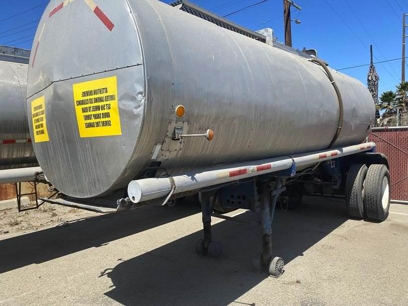 1963 Beall 3970 GALLON STAINLESS UNIQUE SHORT 22' OVL LEN Water