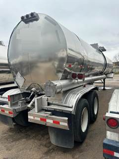 Fruehauf 7000 GALLON - STAINLESS - REAR DISCHARGE Water Tank Trailer