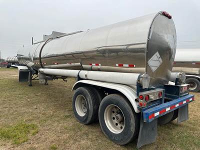 Sunshine 5770 GALLON - STAINLESS - CENTER Water Tank Trailer