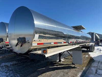 Walker 5000 GALLON - STAINLESS - AIR RIDE Water Tank Trailer