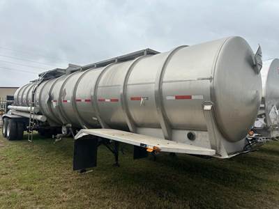 West-Mark 8000 GALLON - STAINLESS - CENTER Water Tank Trailer