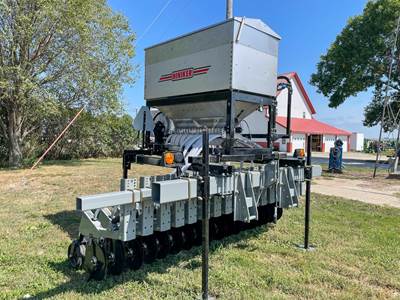 Hiniker CC7000-151-100 Seeder