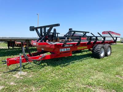 CLOVERDALE MEGA CARRIER Bale Accumulator