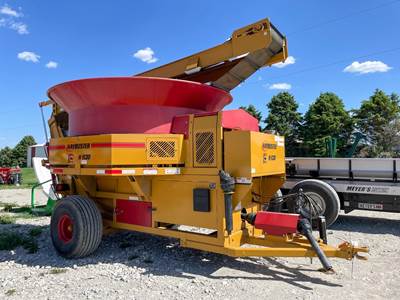 Haybuster H1135 Bale Processor