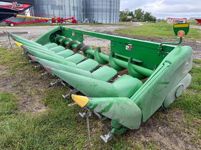 John Deere 608C Corn Head