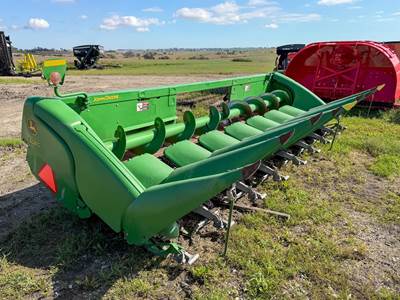 John Deere 608C Corn Head