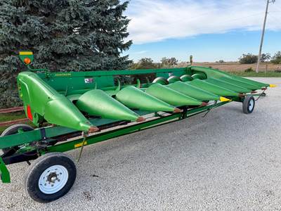John Deere 608C Corn Head