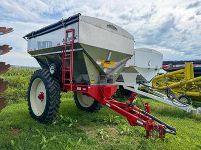 Heartland AG800HC Pull-Type Dry Fertilizer Applicator