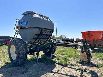 MONTAG HIGH OUTPUT 9 Dry Fertilizer Applicator