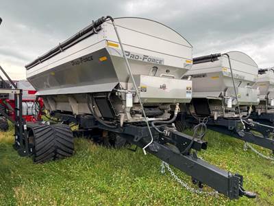 Unverferth PRO-FORCE 2250 Pull-Type Dry Fertilizer Applicator