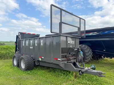 Artex SB450 Dry Manure Spreader