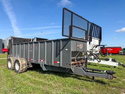 Artex SB600 Dry Manure Spreader