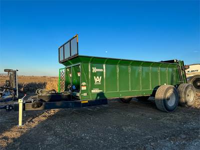 Art's Way X550 Dry Manure Spreader