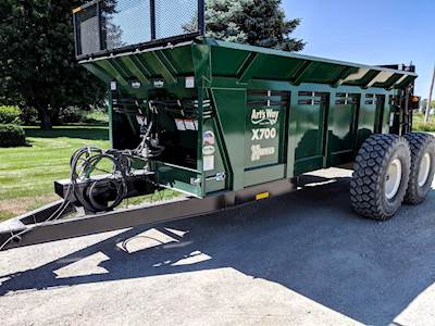 Art's Way X700 Dry Manure Spreader