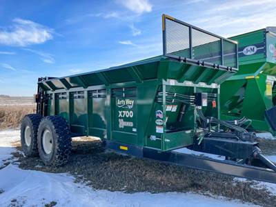 Art's Way X700 Dry Manure Spreader