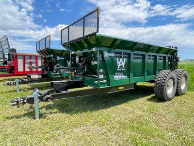 Art's Way X700 Dry Manure Spreader