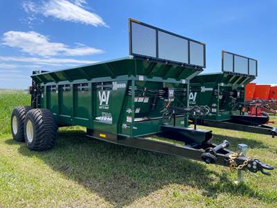 Art's Way X700 Dry Manure Spreader