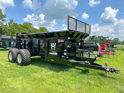 Art's Way X700 Dry Manure Spreader