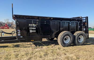 Art's Way X900 Dry Manure Spreader