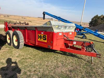 H&S 310 Dry Manure Spreader