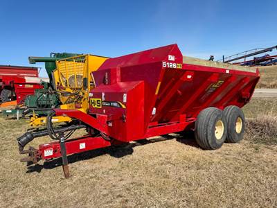 H&S 5126 Dry Manure Spreader