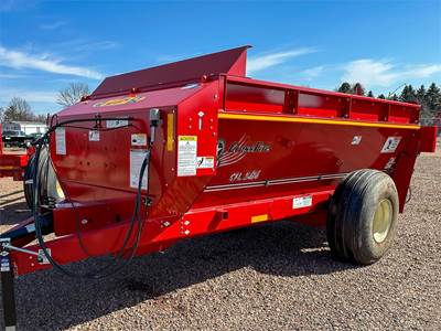 Meyer SXL2636 Dry Manure Spreader