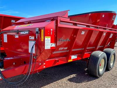 Meyer SXR400 Dry Manure Spreader