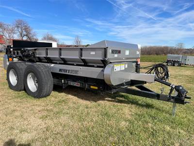 Meyers 3280 Dry Manure Spreader