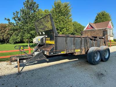 Meyers VB440 Dry Manure Spreader