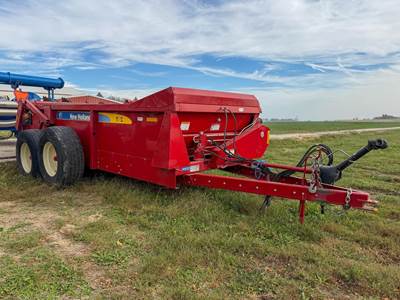 New Holland 195 Dry Manure Spreader
