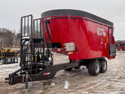 CLOVERDALE 1100T Feed Wagon