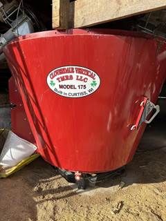 CLOVERDALE 175 Feed Wagon