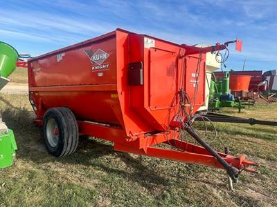 Kuhn 3130 Feed Wagon