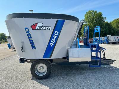 PENTA 4540 Feed Wagon