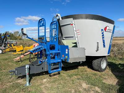PENTA 4540 Feed Wagon