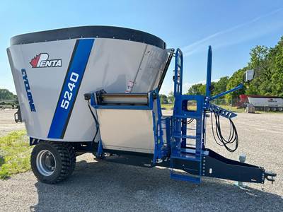 PENTA 5240 Feed Wagon