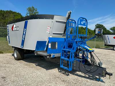 PENTA 7540 Feed Wagon