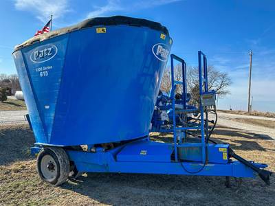 Patz 1200 SERIES II 615 Feed Wagon